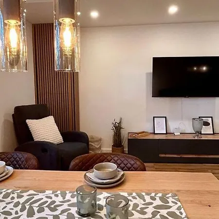 Mittwald Star - Garten Eingezaeunt, Terasse, Familie, Hund *