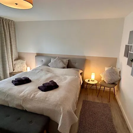 Mittwald Star - Garten Eingezaeunt, Terasse, Familie, Hund *