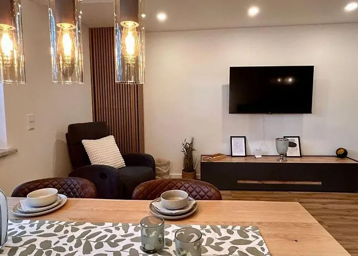 Mittwald Star - Garten Eingezaeunt, Terasse, Familie, Hund *