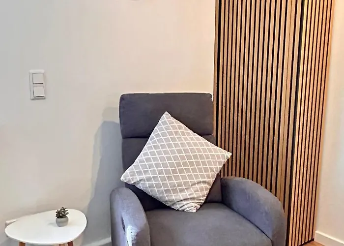 Mittwald Star - Garten Eingezaeunt, Terasse, Familie, Hund